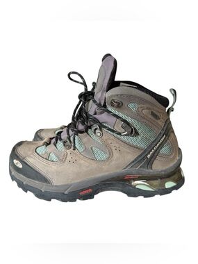 Salomon Comet 3D Gore Tex Hiking Boots, Women’s size 6